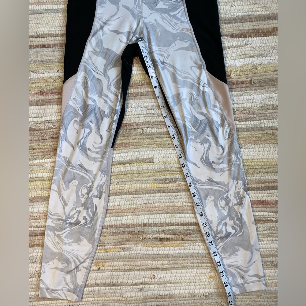Athleta Powervita Marble Salutation leggings Size S - Picture 9 of 9